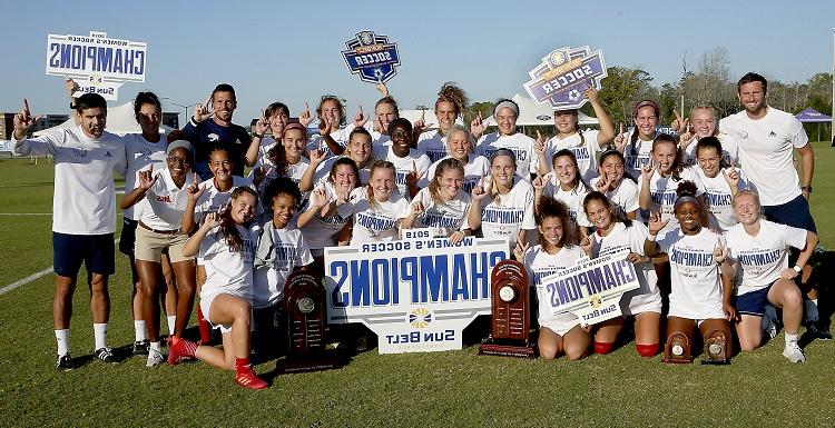 十大彩票网投平台美洲虎队以5-1战胜阿肯色州立大学，成为阳光地带女子足球锦标赛冠军.
